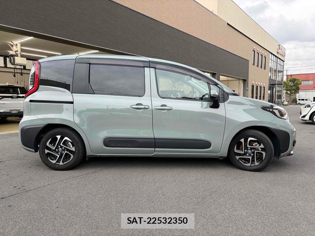 Toyota SIENTA 2023-12 8216837-15