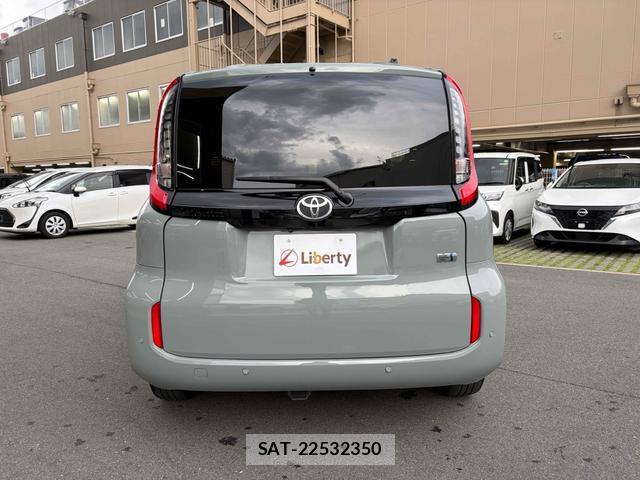 Toyota SIENTA 2023-12 8216837-17