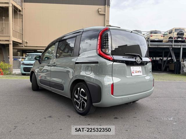 Toyota SIENTA 2023-12 8216837-18