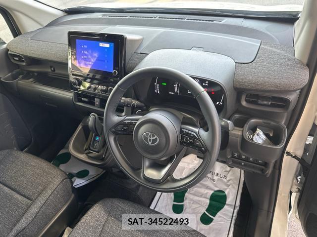 Toyota SIENTA 2024-02 8218411-10