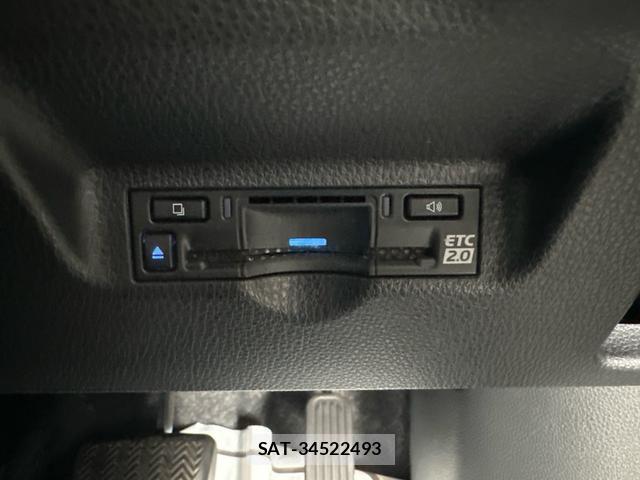 Toyota SIENTA 2024-02 8218411-5