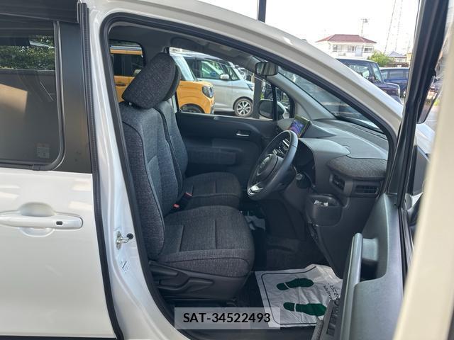 Toyota SIENTA 2024-02 8218411-8