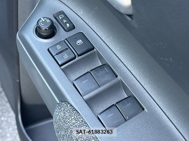 Toyota SIENTA 2023-05 8218420-17