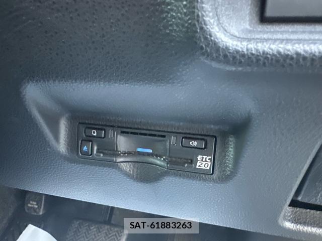 Toyota SIENTA 2023-05 8218420-4