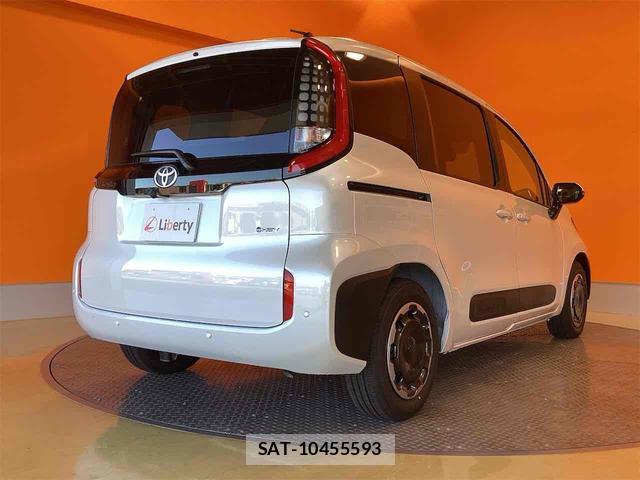 Toyota SIENTA 2026-04 8218696-18