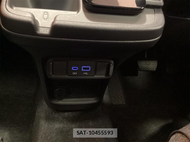 Toyota SIENTA 2026-04 8218696-9