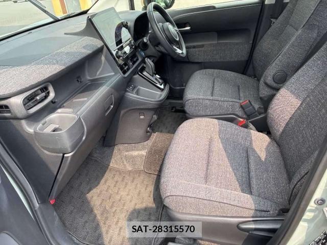 Toyota SIENTA 2023-12 8218951-6