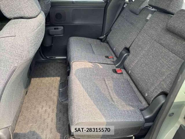 Toyota SIENTA 2023-12 8218951-7