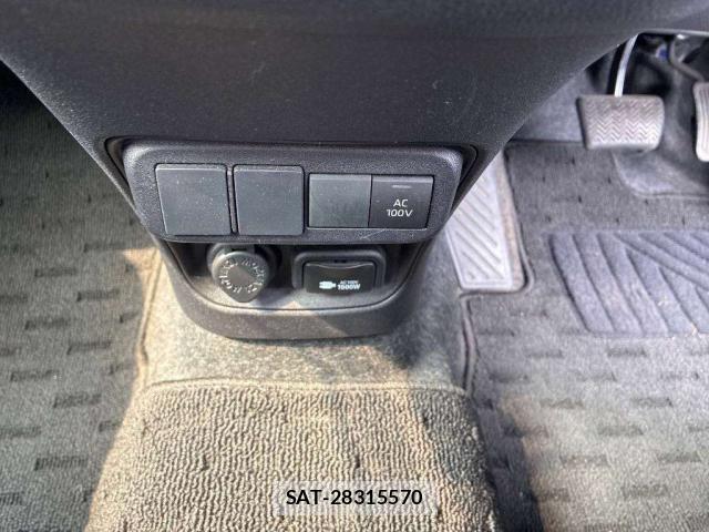 Toyota SIENTA 2023-12 8218951-9