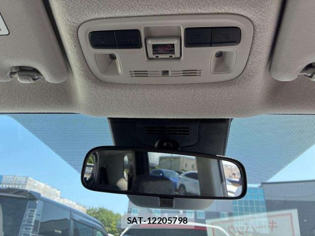 Toyota SIENTA 2026-05 8219001-9