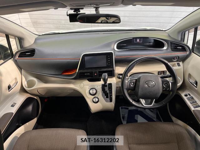 Toyota SIENTA 2016-10 8219200-1