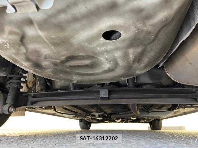 Toyota SIENTA 2016-10 8219200-19