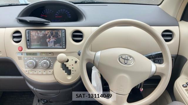 Toyota SIENTA 2011-10 8219859-12