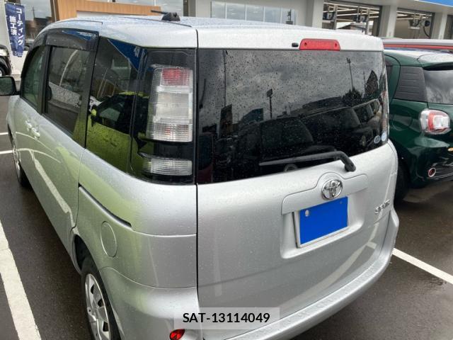 Toyota SIENTA 2011-10 8219859-13