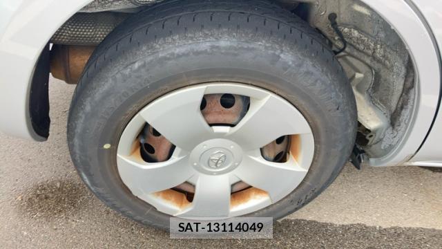 Toyota SIENTA 2011-10 8219859-19