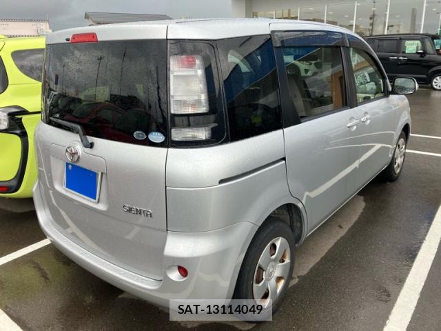 Toyota SIENTA 2011-10 8219859-2