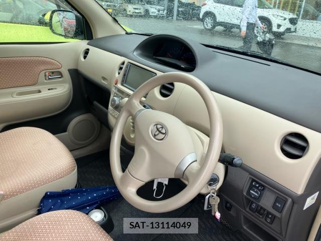 Toyota SIENTA 2011-10 8219859-3
