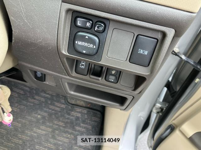 Toyota SIENTA 2011-10 8219859-5