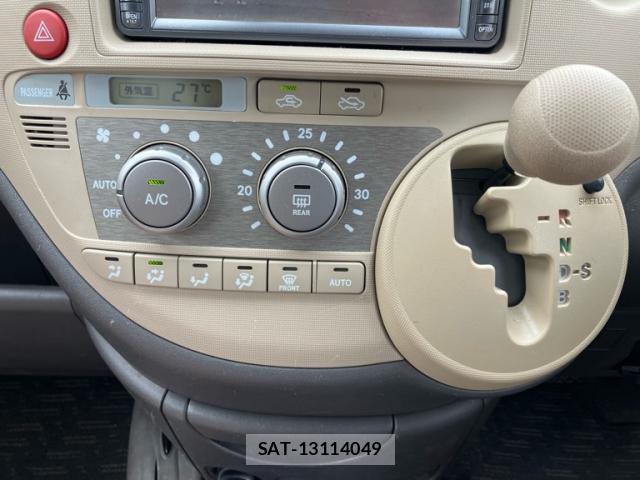 Toyota SIENTA 2011-10 8219859-7