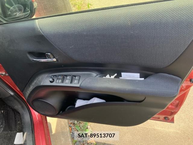 Toyota SIENTA 2016-07 8219945-14