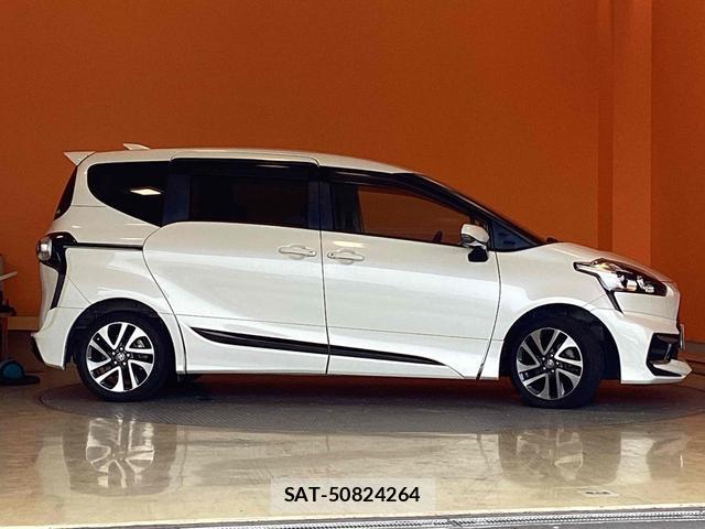 Toyota SIENTA 2016-08 8220257-13
