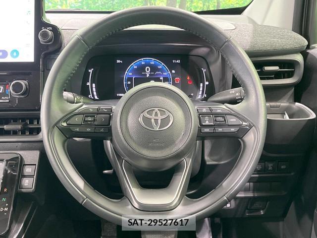 Toyota SIENTA 2023-12 8220330-11