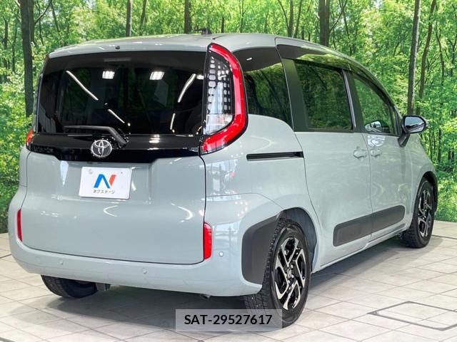 Toyota SIENTA 2023-12 8220330-17