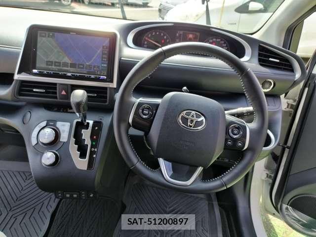 Toyota SIENTA 2022-03 8220522-16