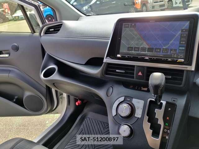 Toyota SIENTA 2022-03 8220522-18