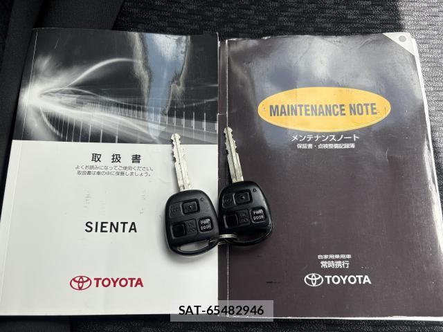 Toyota SIENTA 2012-10 8220699-11
