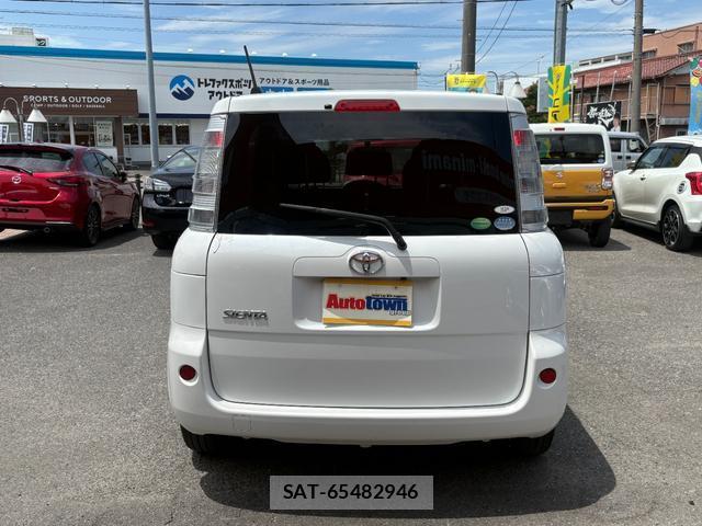 Toyota SIENTA 2012-10 8220699-12