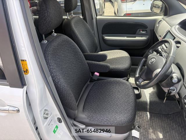 Toyota SIENTA 2012-10 8220699-18