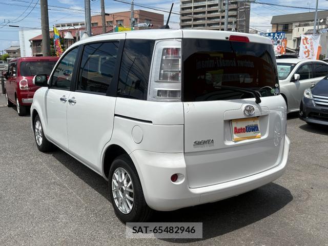 Toyota SIENTA 2012-10 8220699-2