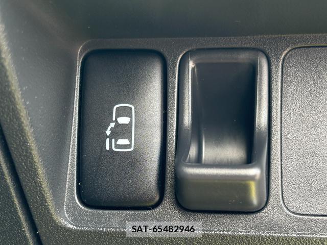 Toyota SIENTA 2012-10 8220699-6