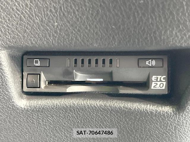Toyota SIENTA 2021-12 8221229-6