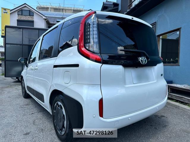 Toyota SIENTA 2022-11 8221701-3