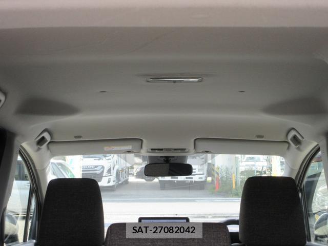 Toyota SIENTA 2024-08 8221740-11