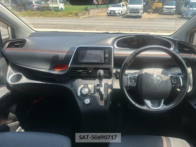 Toyota SIENTA 2016-12 8221949-1