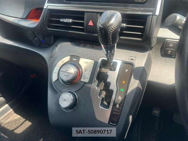 Toyota SIENTA 2016-12 8221949-10