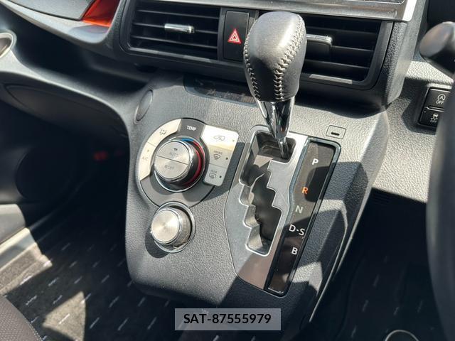 Toyota SIENTA 2018-09 8221955-6