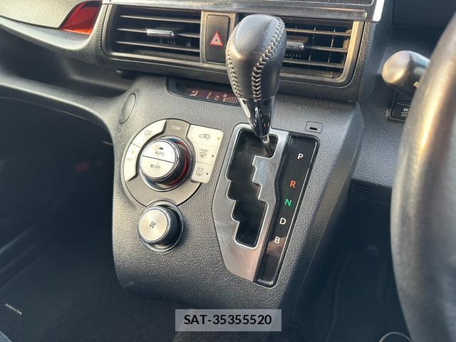 Toyota SIENTA 2016-04 8221956-11