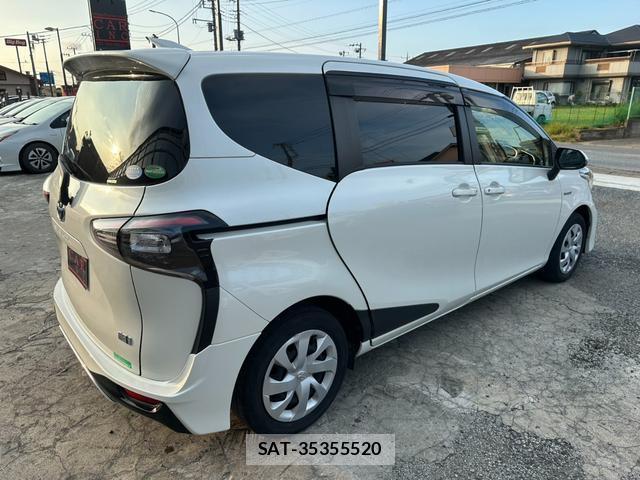 Toyota SIENTA 2016-04 8221956-17