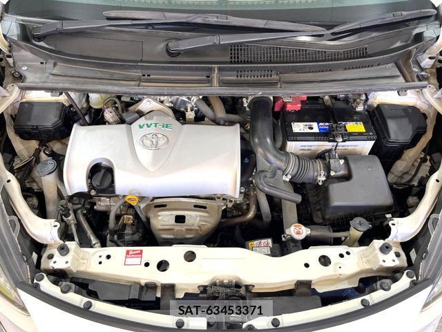 Toyota SIENTA 2019-02 8222040-17