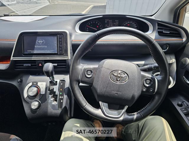 Toyota SIENTA 2021-08 8222283-2