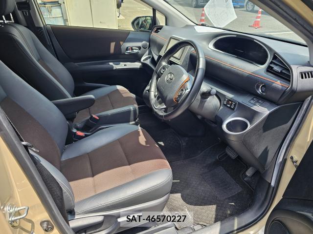 Toyota SIENTA 2021-08 8222283-3