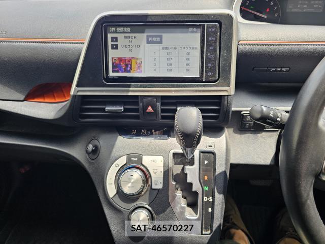 Toyota SIENTA 2021-08 8222283-7
