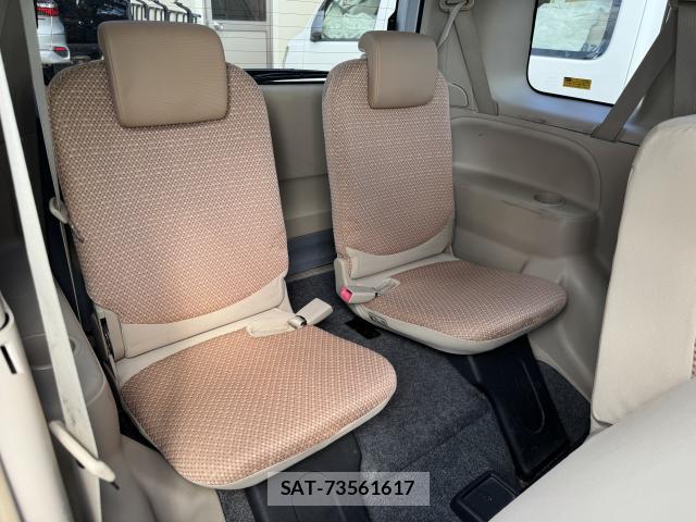 Toyota SIENTA 2013-06 8222460-13