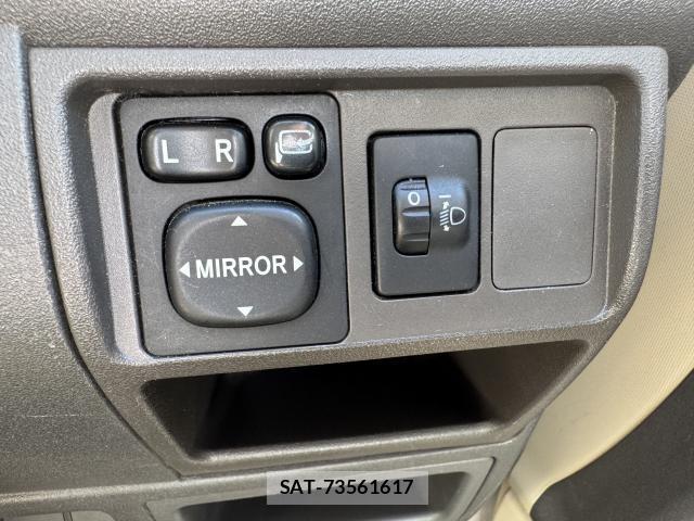 Toyota SIENTA 2013-06 8222460-16