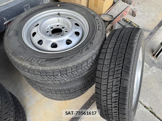 Toyota SIENTA 2013-06 8222460-19