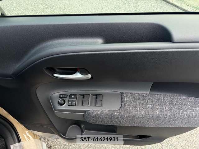 Toyota SIENTA 2026-07 8223307-16